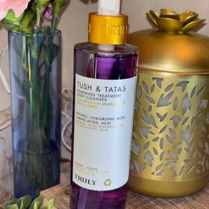 TRULY Renewing Body Cleanser - Purple